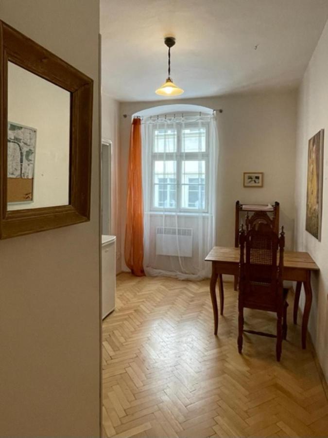 Cool Historical 1 Bedroom In Mala Strana Apartamento *